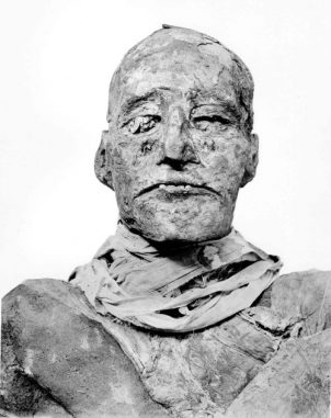 Bild der Mumie von Pharao Ramses III. ((c) 2012 British Medical Journal Publishing Group / EURAC)