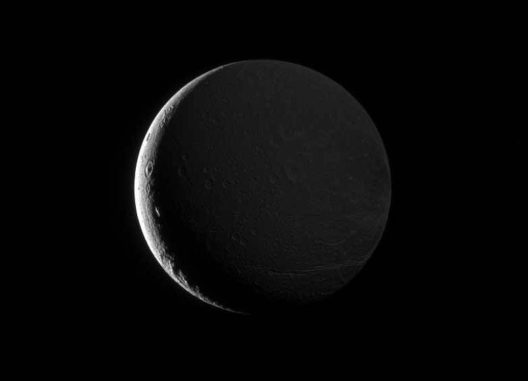 Dione, aufgenommen von der Raumsonde Cassini. (NASA / JPL-Caltech / Space Science Institute)