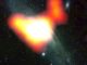 Die Gammaemissionen (gelbweiß) im Herzen der Andromeda-Galaxie deuten auf unerwartete Prozesse in der Zentralregion der Galaxie hin. Sie könnten durch viele Quellen verursacht werden, etwa eine Population von Pulsaren oder durch Dunkle Materie. (Credits: NASA / DOE / Fermi LAT Collaboration and Bill Schoening, Vanessa Harvey / REU program / NOAO / AURA / NSF)