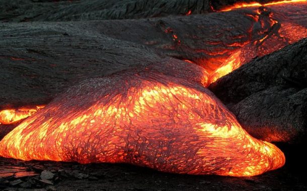 Magma an der Erdoberfläche. (Credits: Hawaii Volcano Observatory (DAS))