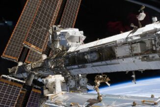 Das Alpha Magnetic Spectrometer (Mitte links) an Bord der Internationalen Raumstation ISS (Credits: Image: NASA)